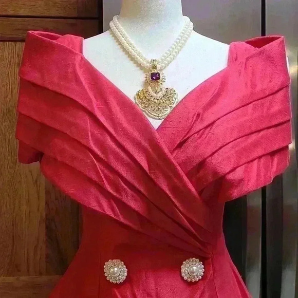 Shaill Jhaveri for Elizabeth Taylor AVON IMPERIAL Elegance collection ne… - Picture 3 of 17